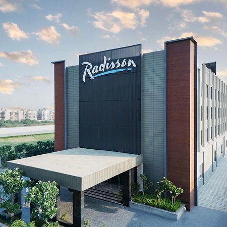 Radisson Hotel Вріндаван Екстер'єр фото