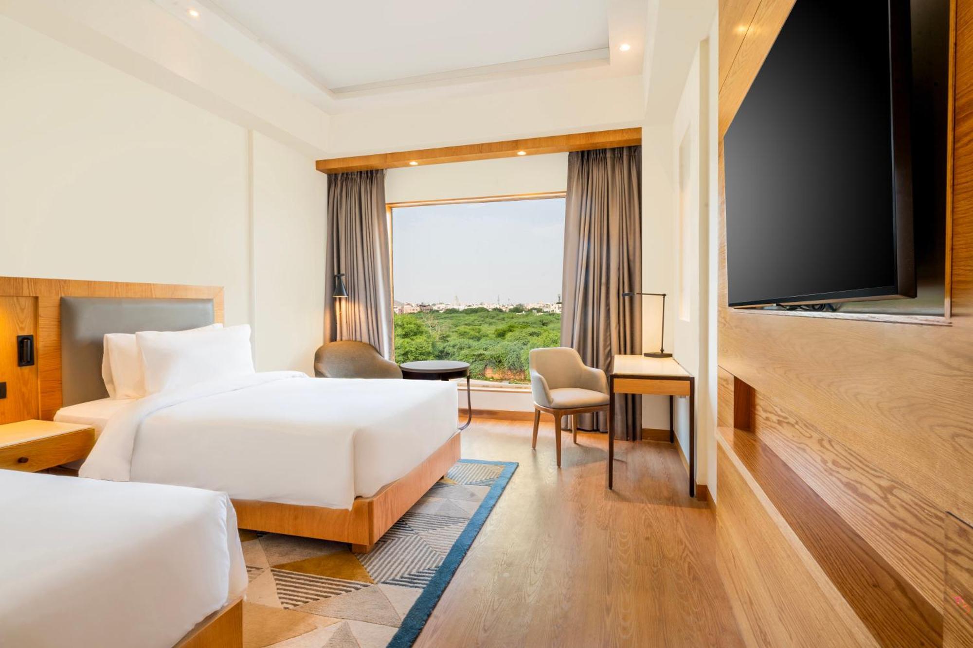 Radisson Hotel Вріндаван Екстер'єр фото