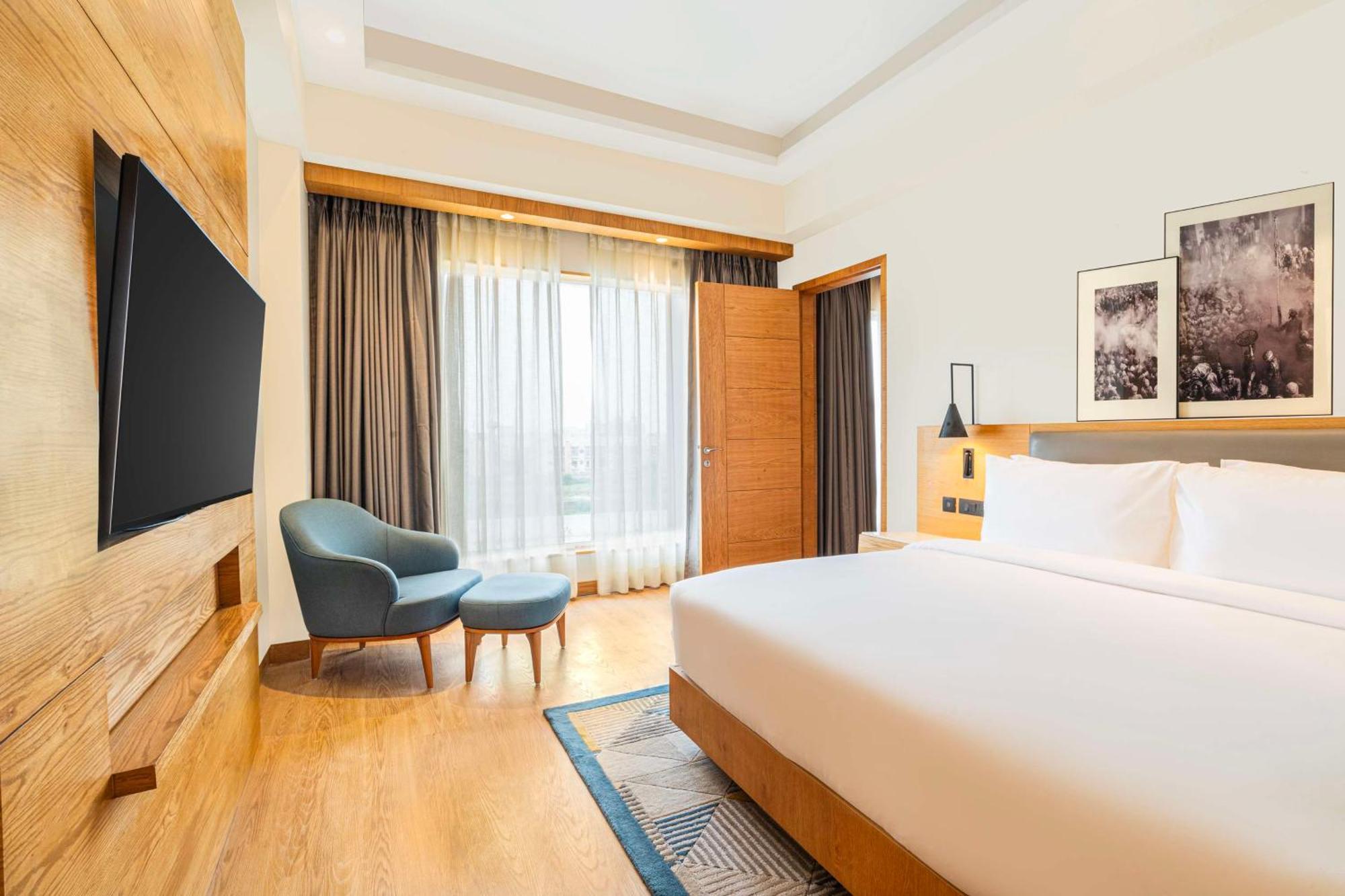 Radisson Hotel Вріндаван Екстер'єр фото